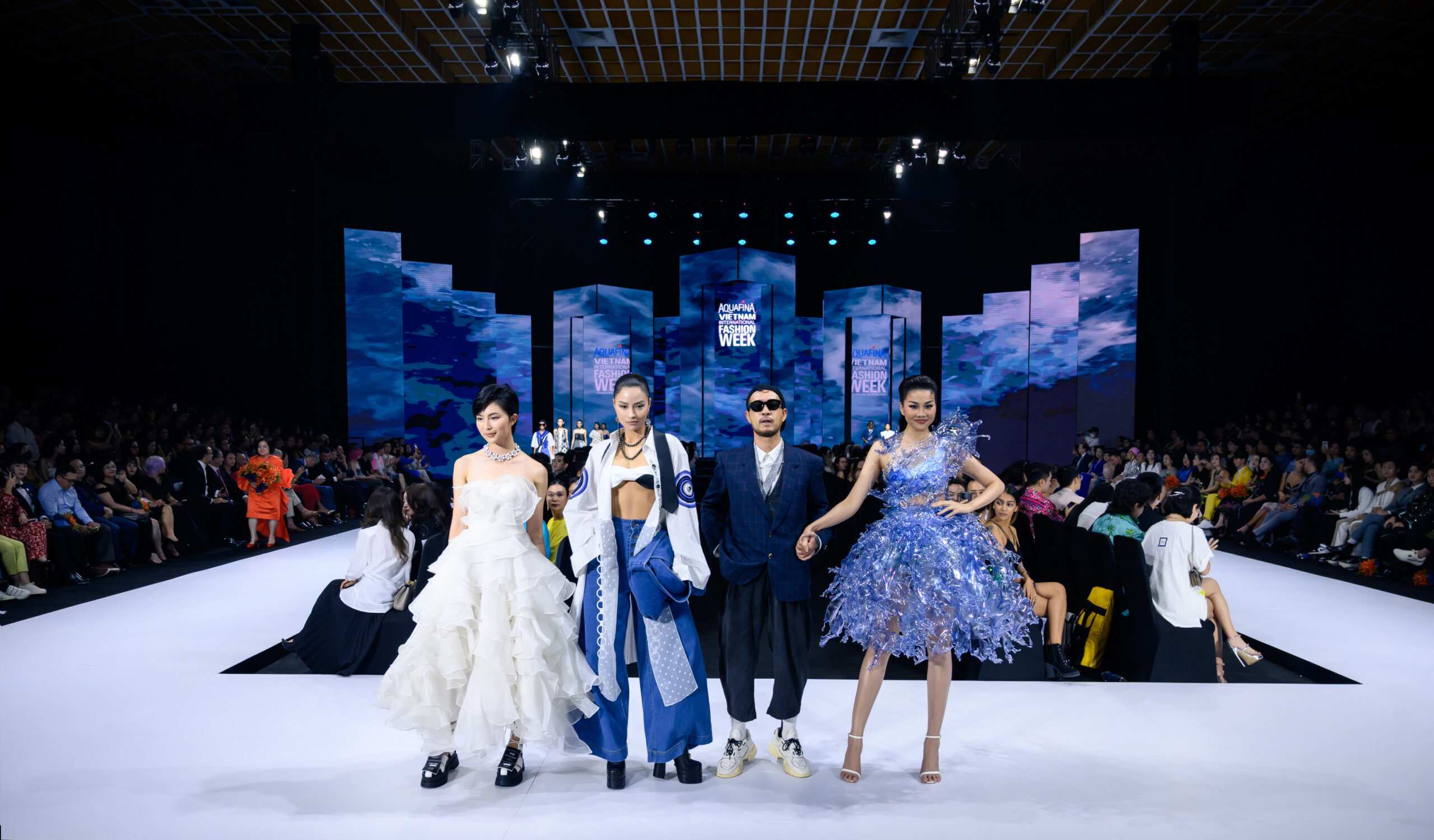 Hinh anh [VIFW 2022] BST H20 - NTK Võ Công Khanh: Khi “gã điên làng mốt Việt” đem lòng yêu “Nước” 1