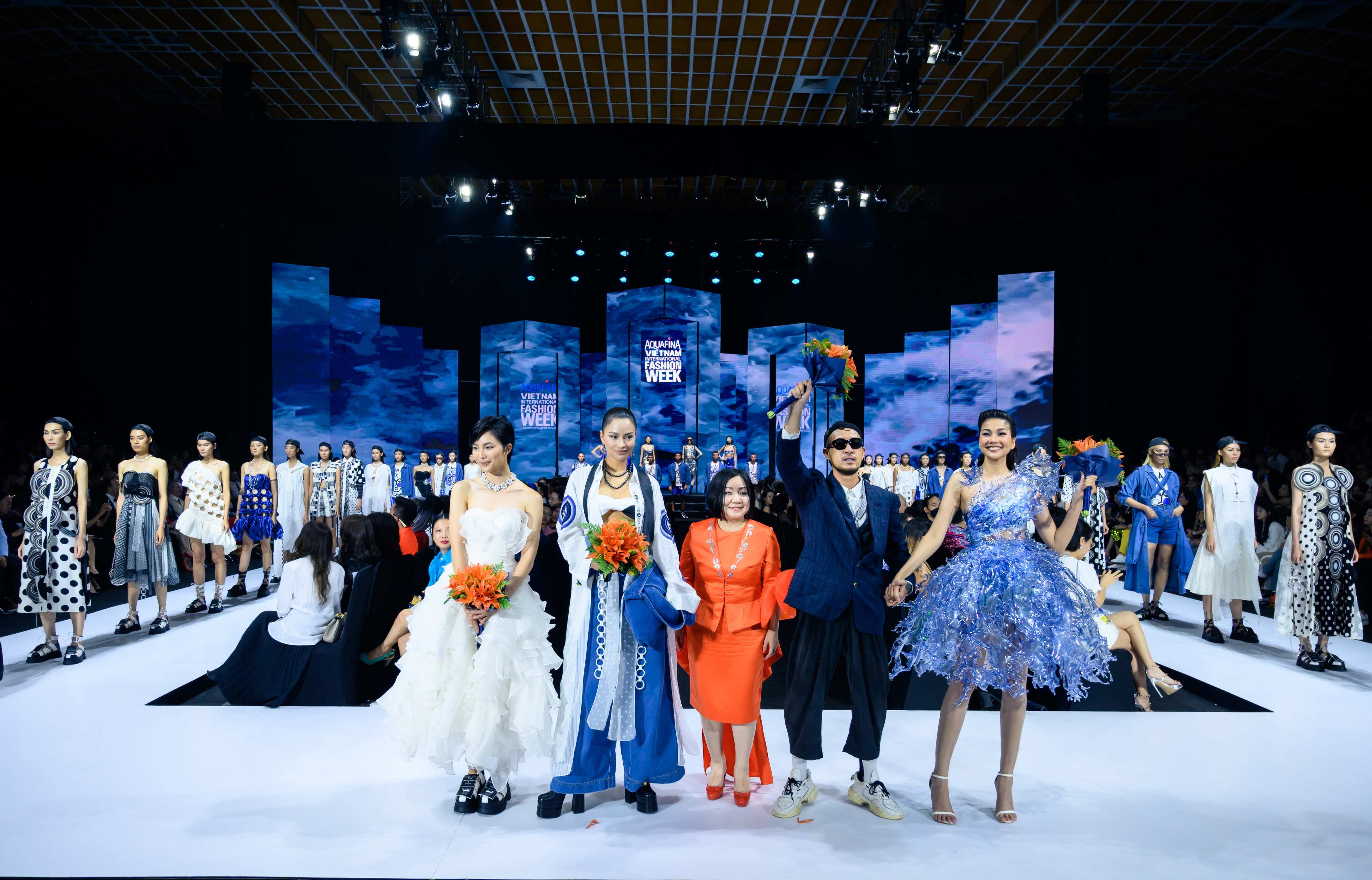 [VIFW 2022] BST H20 - NTK Võ Công Khanh: Khi “gã điên làng mốt Việt” đem lòng yêu “Nước”