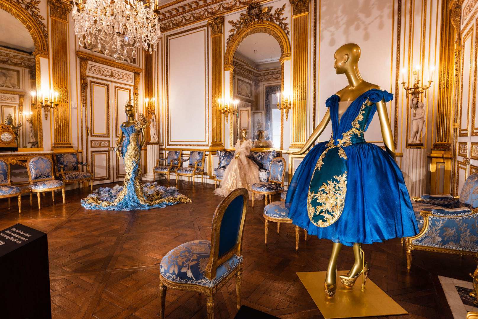 Triển lãm “Couture Fantasy” của Guo Pei - sự kết hợp mềm mại giữa Đông và Tây