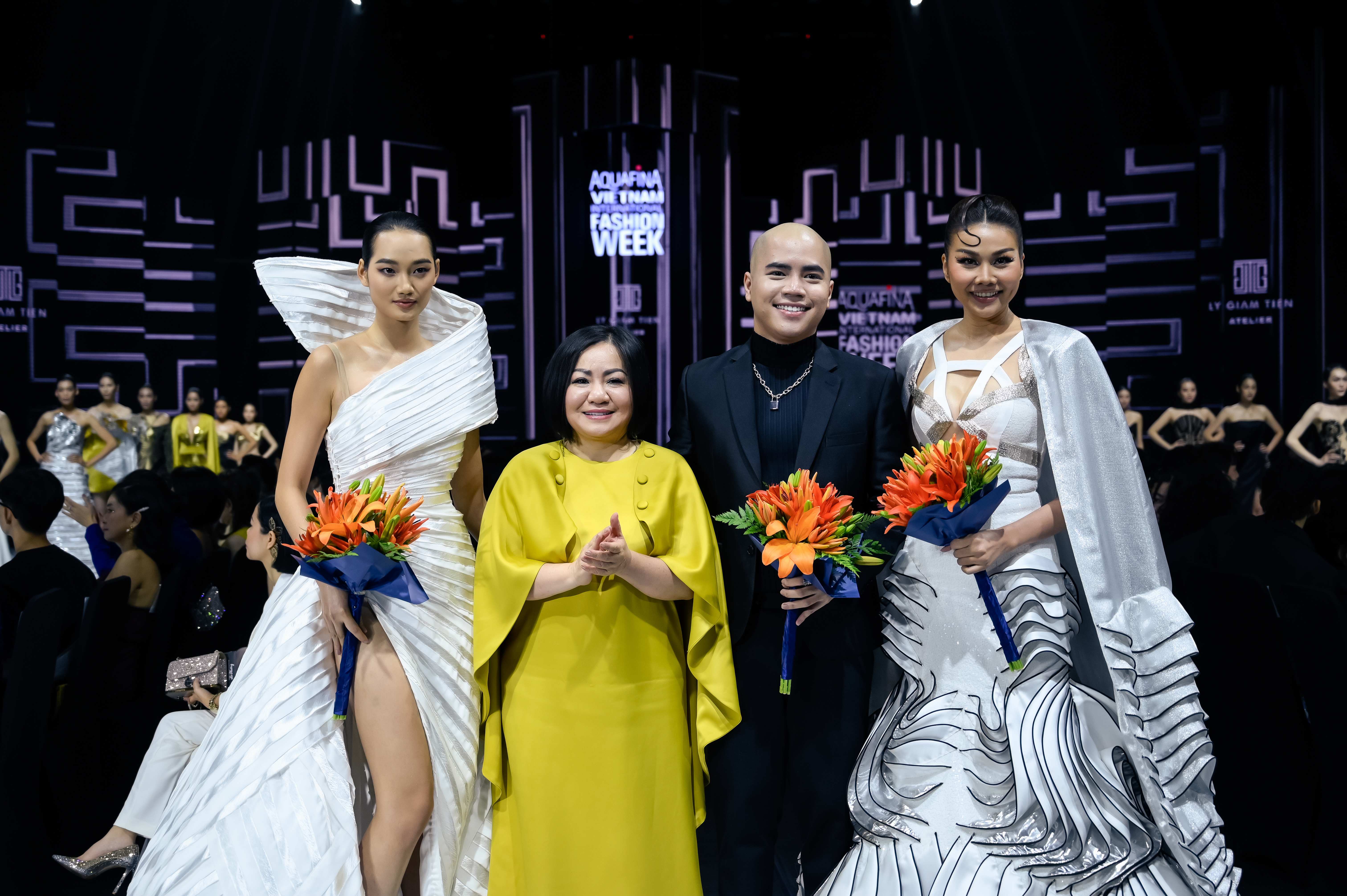 [VIFW 2022] BST “The Future Woman”: Tại sao phụ nữ trong tương lai nên diện trang phục của NTK Lý Giám Tiền?