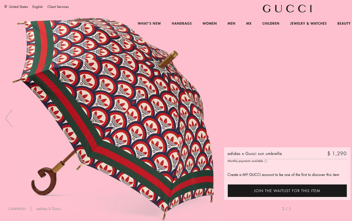Hinh anh Sản phẩm vừa ra mắt đánh dấu việc hợp tác giữa Adidas x Gucci, một chiếc ô xa xỉ có giá 1.290 USD (tương đương 30 triệu đồng) đang dấy lên tranh cãi tại thị trường Trung Quốc. Chiếc ô bị cư dân mạng ở xứ sở tỉ dân này lên tiếng chế giễu. 2
