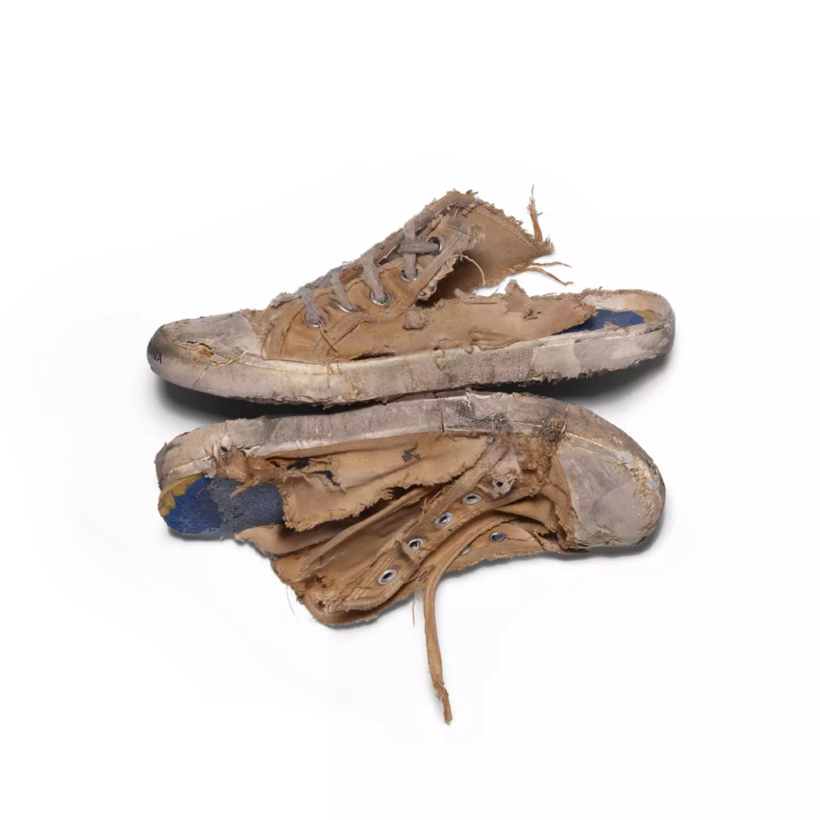 Hinh anh Mẫu sneaker mới của thương hiệu Balenciaga gần đây gây tranh cãi trên mạng xã hội. Mẫu giày thể thao “Paris” trông dơ bẩn và tàn tạ nhưng lại mang mức giá hơn 1800USD khiến cho nhiều người cảm thấy ác cảm. Nhiều người cho rằng Balenciaga đang ngày càng “làm lố" trong việc truyền thông của thương hiệu. 2