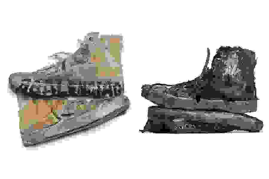 Hinh anh Mẫu sneaker mới của thương hiệu Balenciaga gần đây gây tranh cãi trên mạng xã hội. Mẫu giày thể thao “Paris” trông dơ bẩn và tàn tạ nhưng lại mang mức giá hơn 1800USD khiến cho nhiều người cảm thấy ác cảm. Nhiều người cho rằng Balenciaga đang ngày càng “làm lố" trong việc truyền thông của thương hiệu. 1
