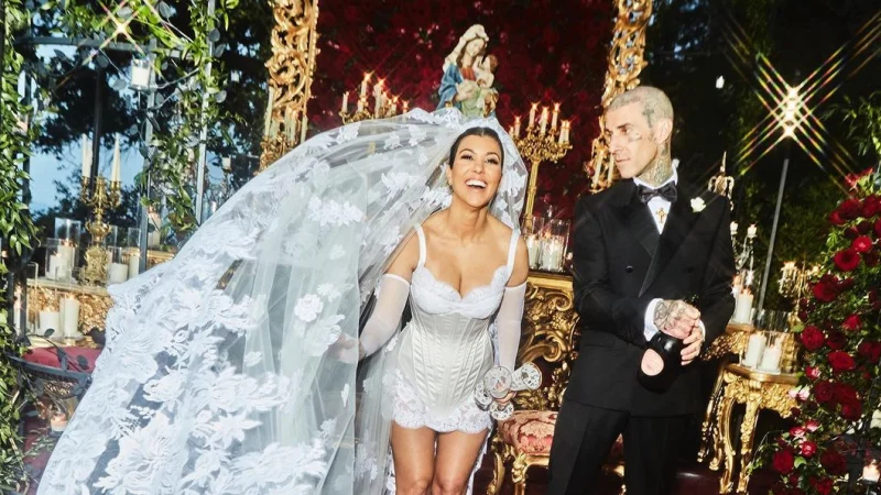 Cơn sốt truyền thông đằng sau đám cưới vàng nhà Kardashian: Thắng lợi của Dolce & Gabbana