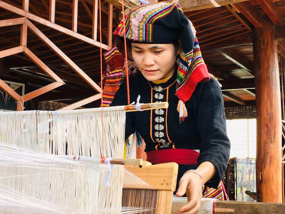 Nghệ nhân Sầm Thị Tình: "Những sản phẩm thời trang thủ công mang trong mình cái hồn của người nghệ nhân"