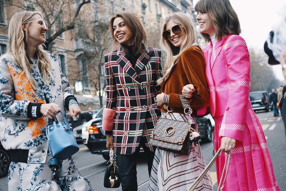 Vượt ra khỏi sàn catwalk: Cách các thương hiệu ngày nay thông qua influencer để tiếp cận khán giả