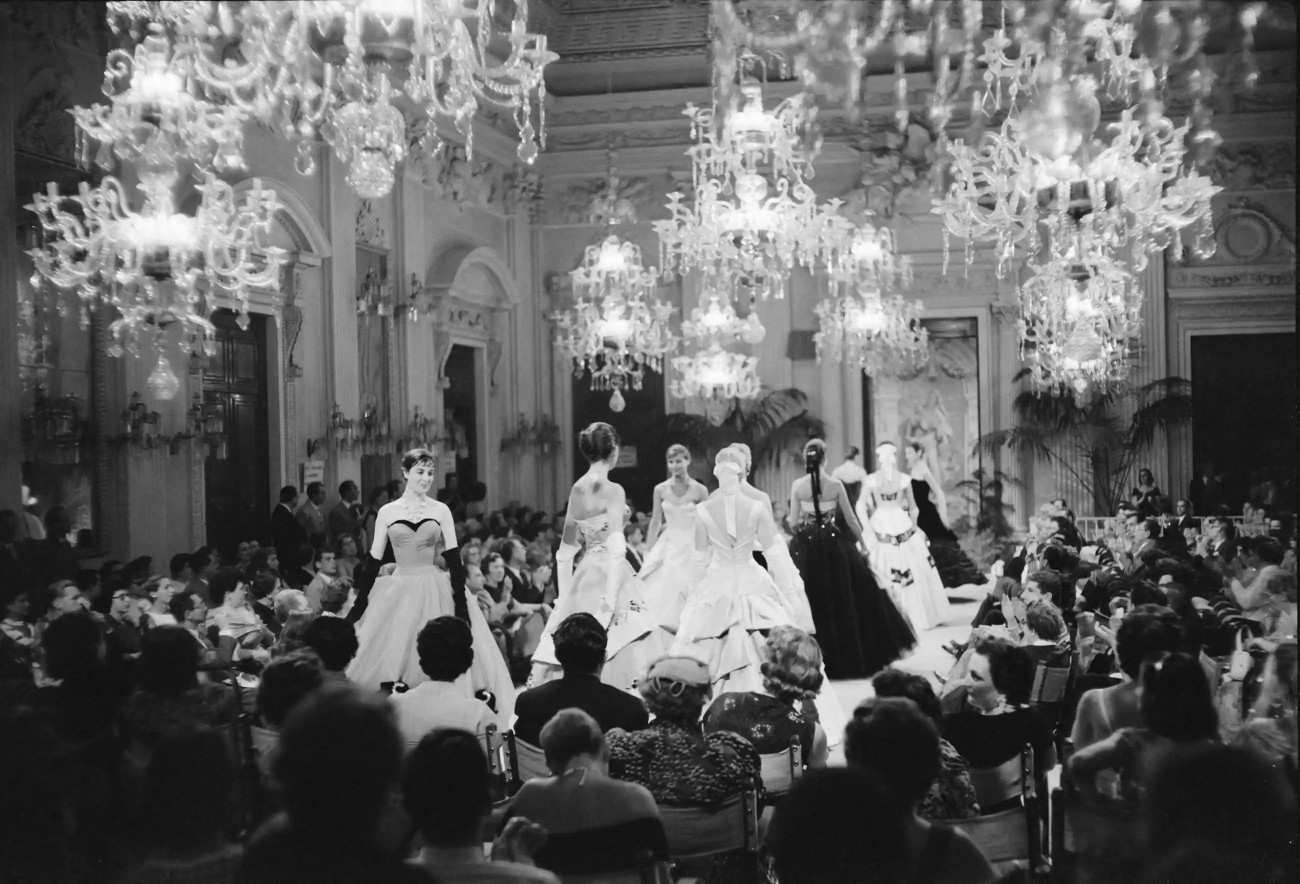 Ngược thời gian về quá khứ: Lịch sử phát triển của Fashion show