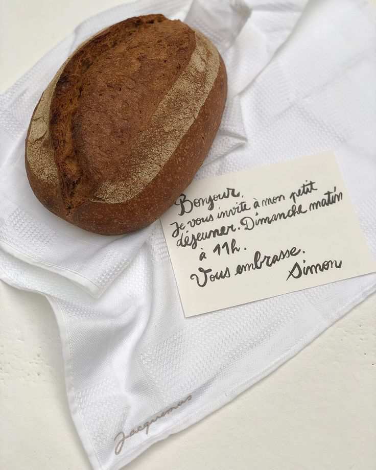 Hinh anh Ổ bánh mì Jacquemus 1