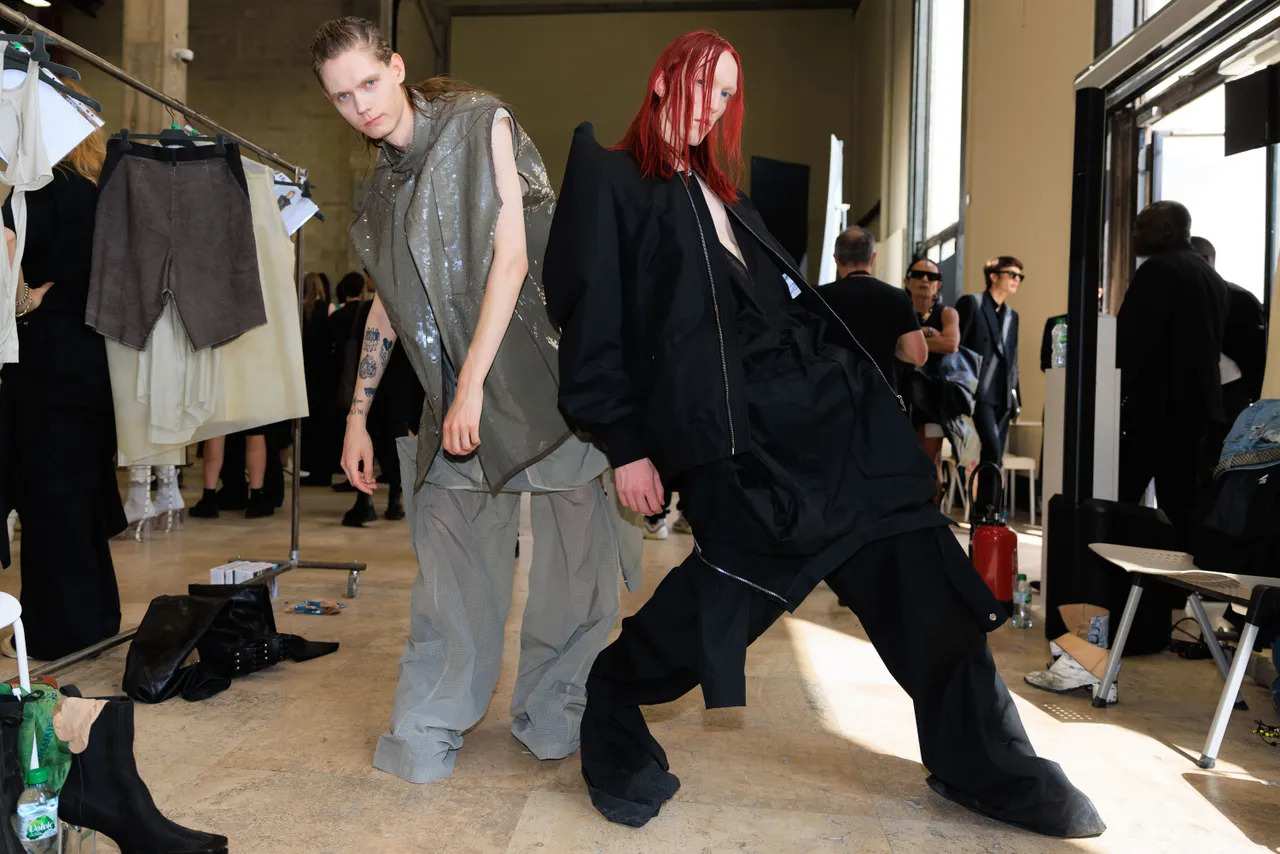 Rick Owens Men Spring 2023: Ngày tận thế trong ngôn ngữ thời trang của Rick Owens sẽ trông như thế nào?
