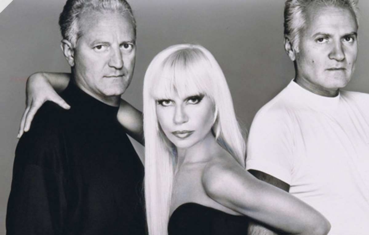 Từ trái qua phải: Santo Versace, Donatella Versace, Gianni Versace