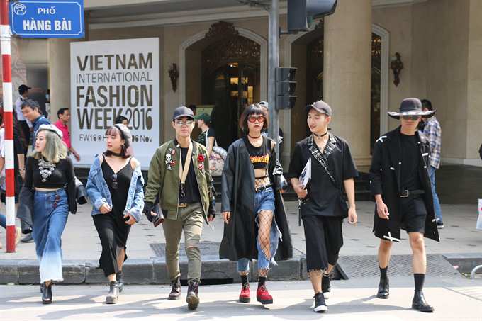 Hinh anh Fashion and Identity (Thời trang và Bản sắc) 2