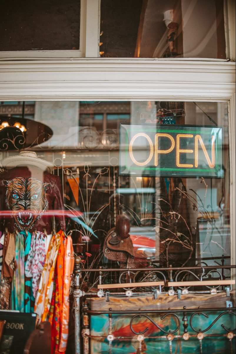 Hinh anh Nguồn gốc của Thrift Shop 1