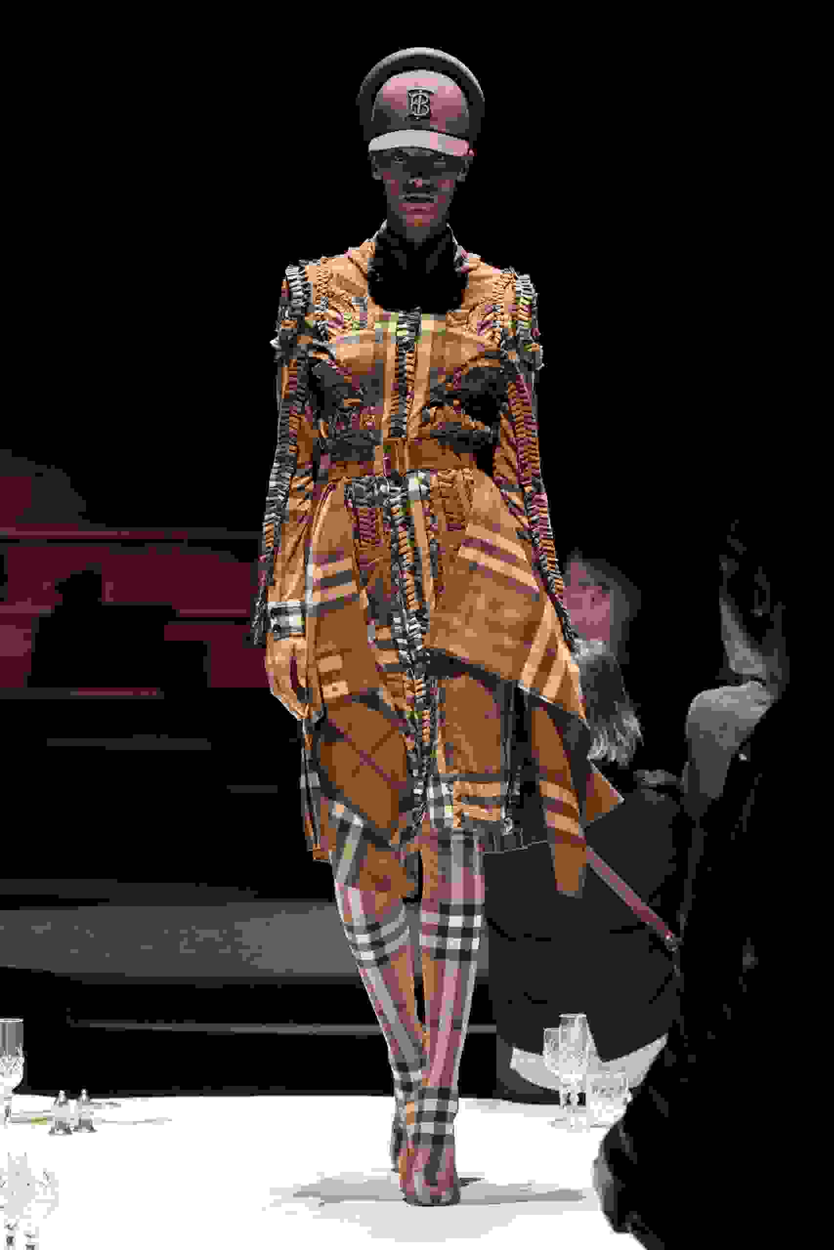 Hinh anh Tuần lễ Thời trang London vẫn diễn ra, Burberry hủy bỏ buổi trình diễn 3