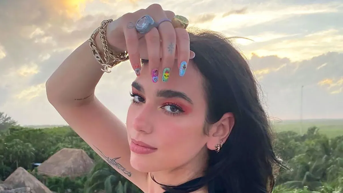 Bật mí các bí quyết chăm sóc da của Dua Lipa
