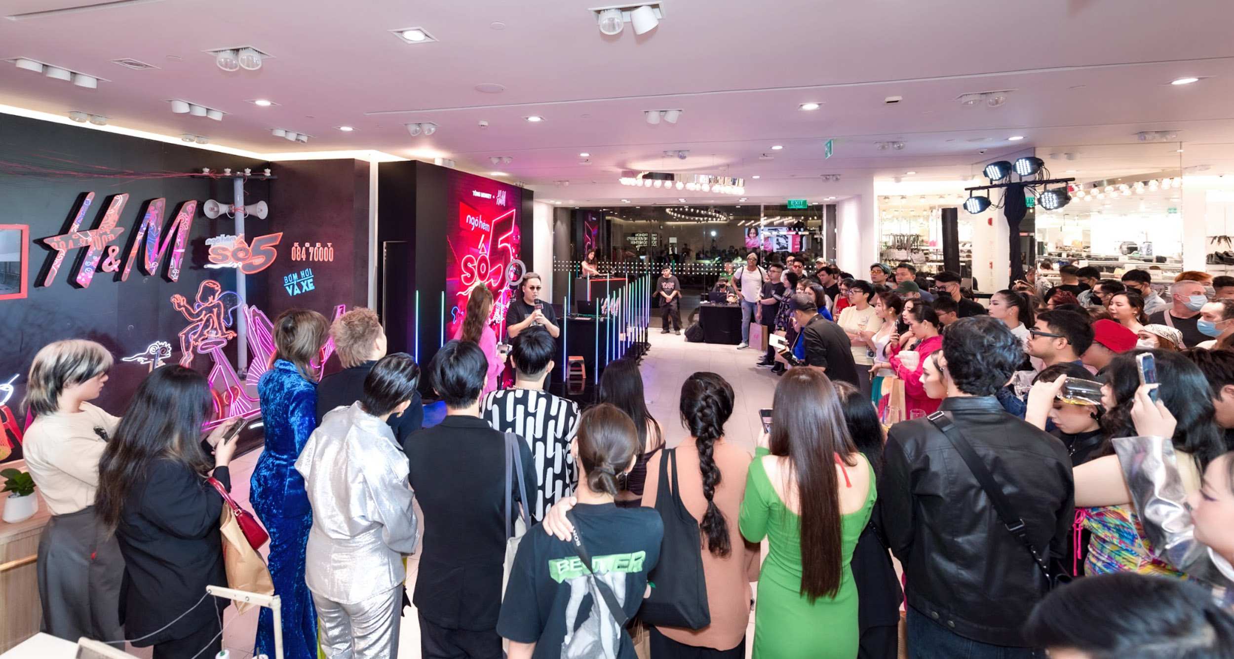 Hinh anh Ngõ Hẻm số 5: Không gian thời trang và nghệ thuật đến từ H&M và Tùng Monkey 1