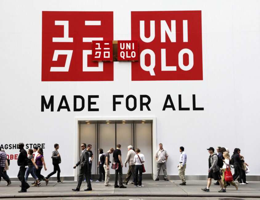 Hinh anh Vậy Uniqlo so với các đối thủ cạnh tranh khác như thế nào, chiến lược đẩy mạnh, chiết khấu sản phẩm độc đáo của họ ra sao? 1