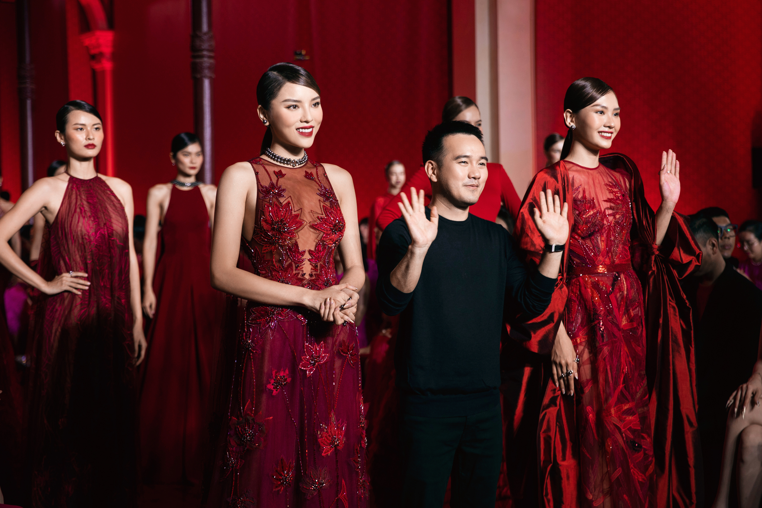 "An" của Lê Thanh Hòa: Nét duyên ngầm của phụ nữ Việt với váy áo phương Tây