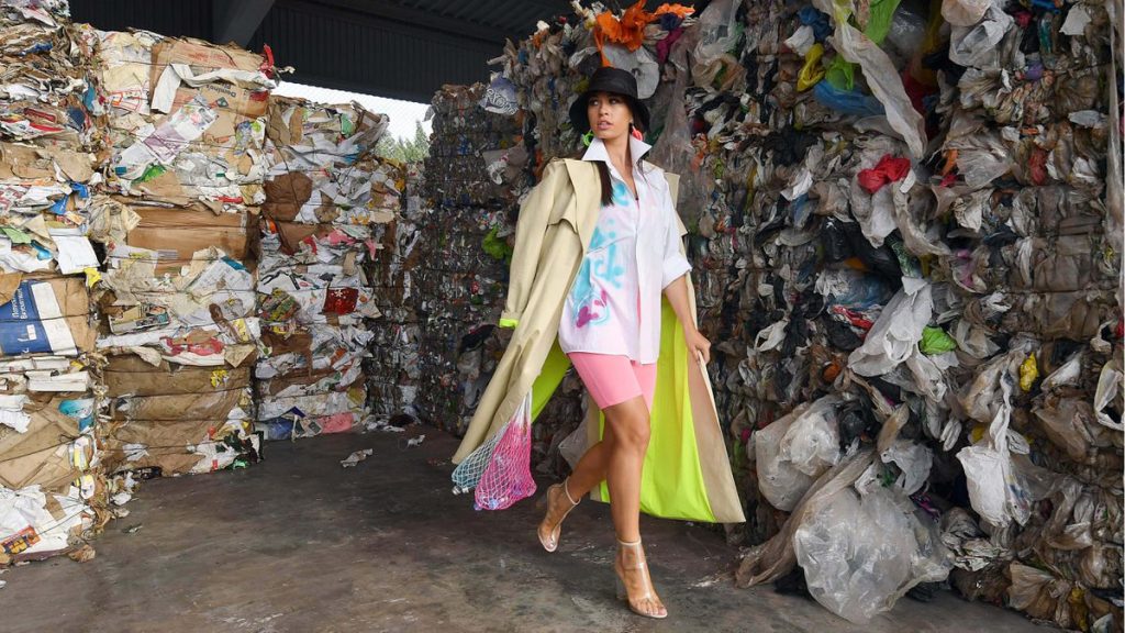 Hinh anh Untold: Inside the Shein Machine 2