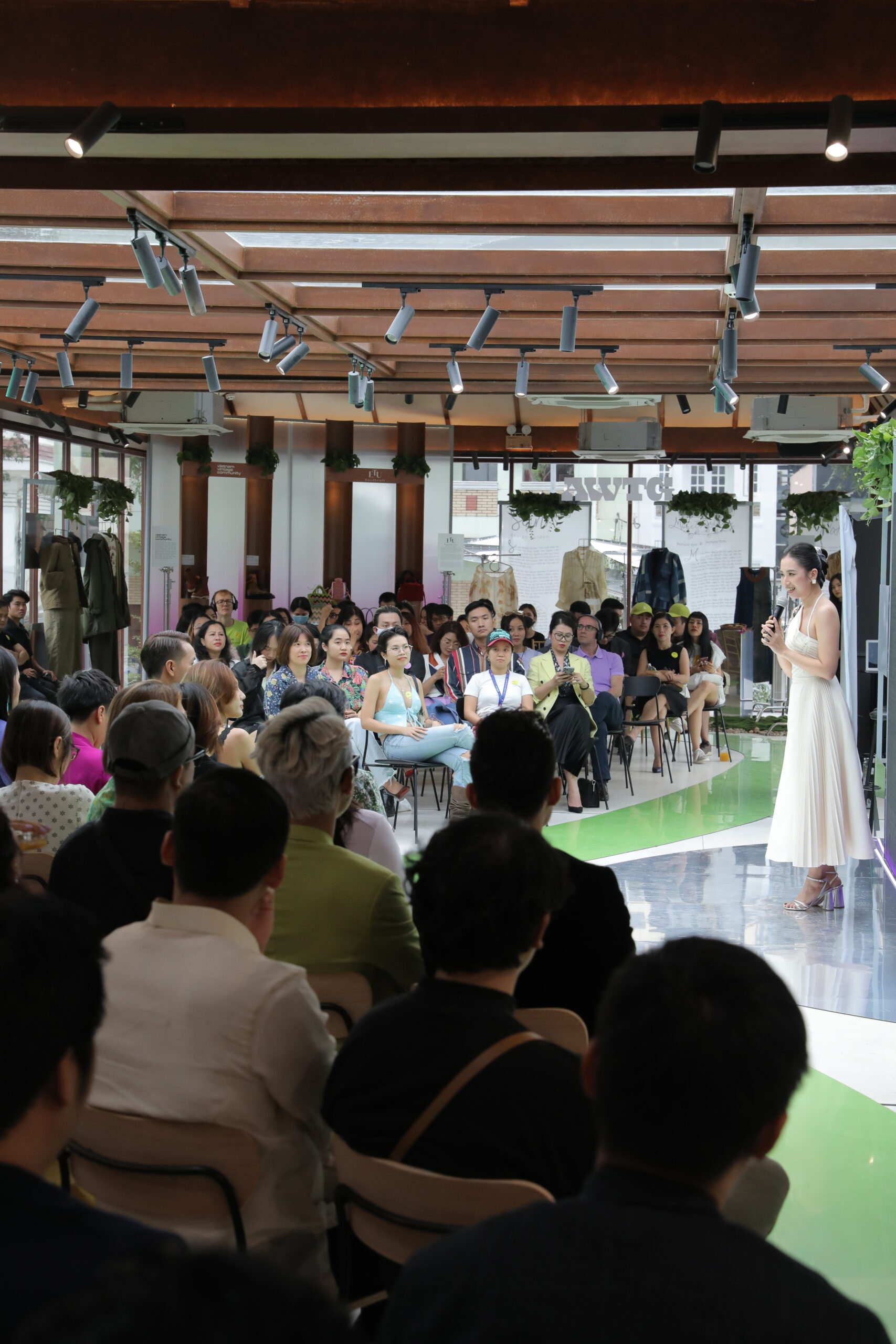 Hinh anh Giới thiệu ứng dụng PIKTINA vừa qua đã diễn ra ngày 10.10.2022 tại Sun Life Flagship, 244 Pasteur, Quận 3, TP.HCM. 3