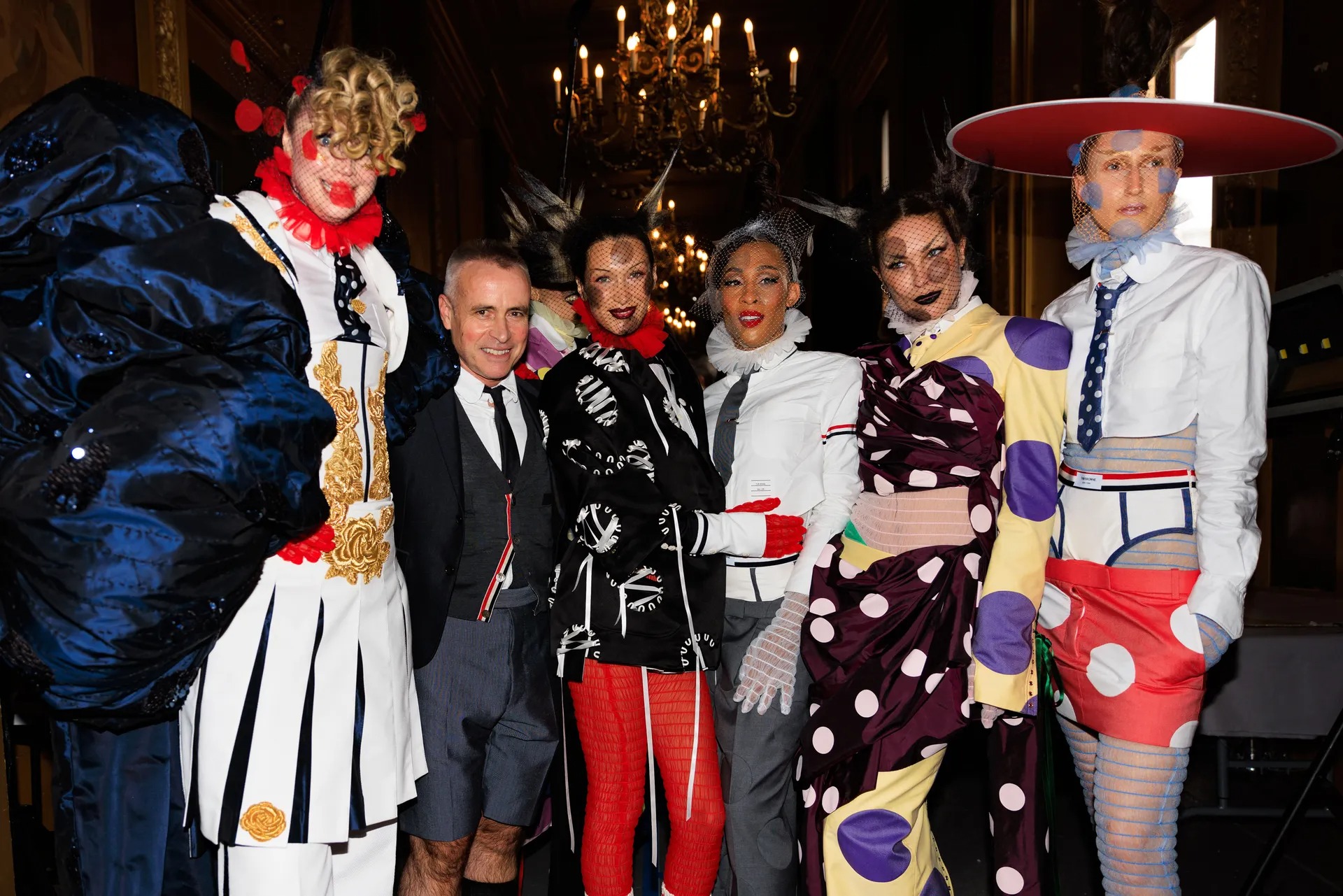 Hinh anh Thom Browne Spring 2023: Thom Browne kể lại chuyện “Cinderella” dưới ngôn ngữ thời trang phóng khoáng từ Americana 1