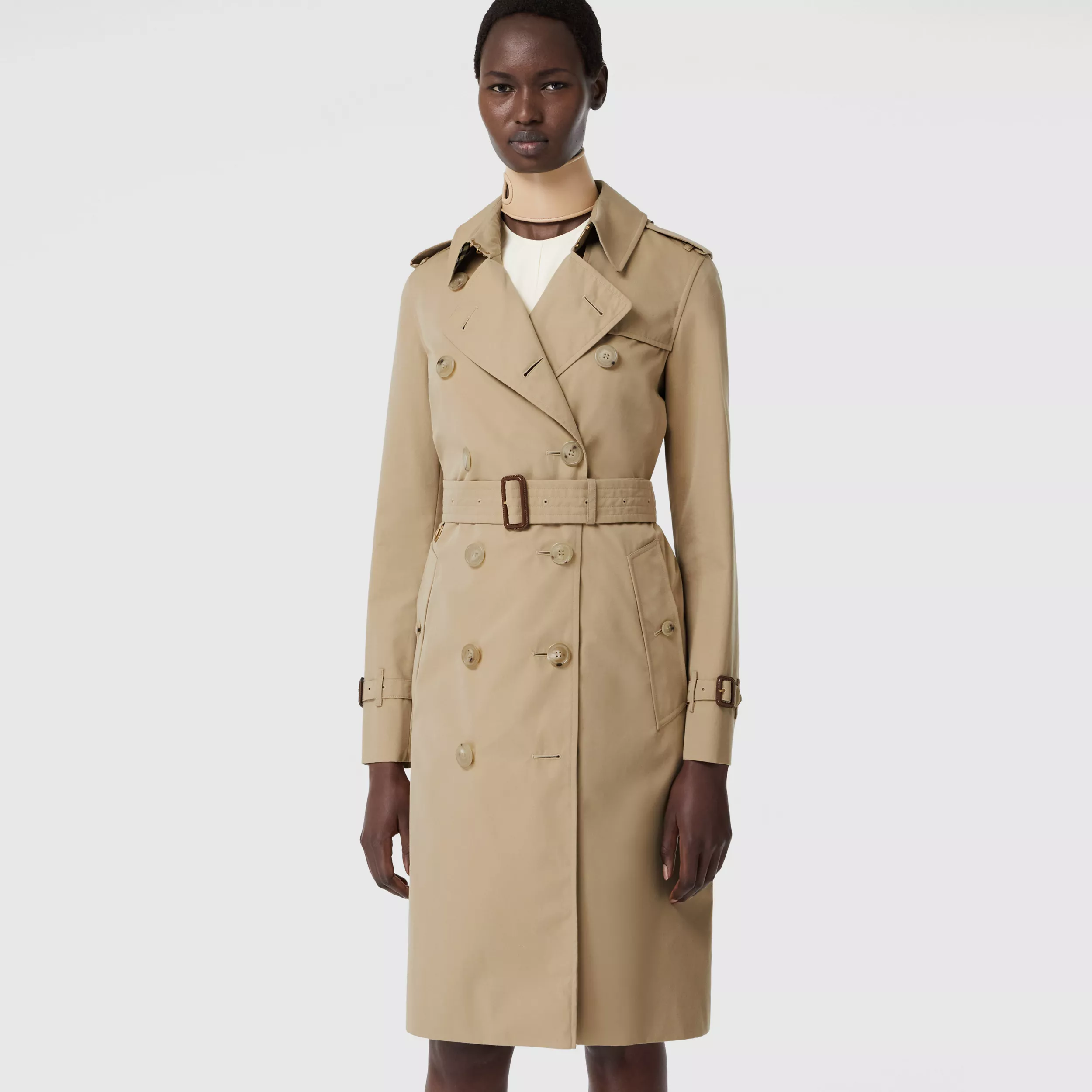 Hinh anh Lăng kính thương hiệu của nhà Burberry có những gì? 4