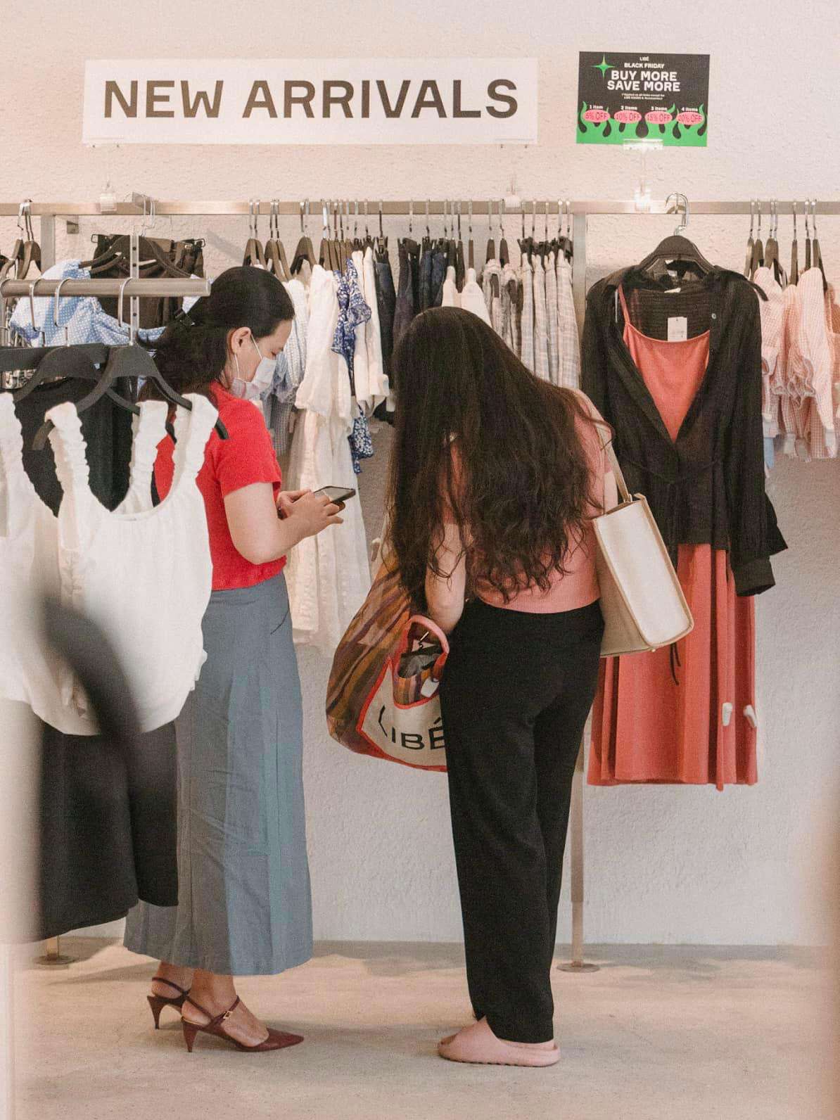 Hinh anh Cân nhắc kỹ lưỡng về yếu tố chất lượng và màu sắc 1