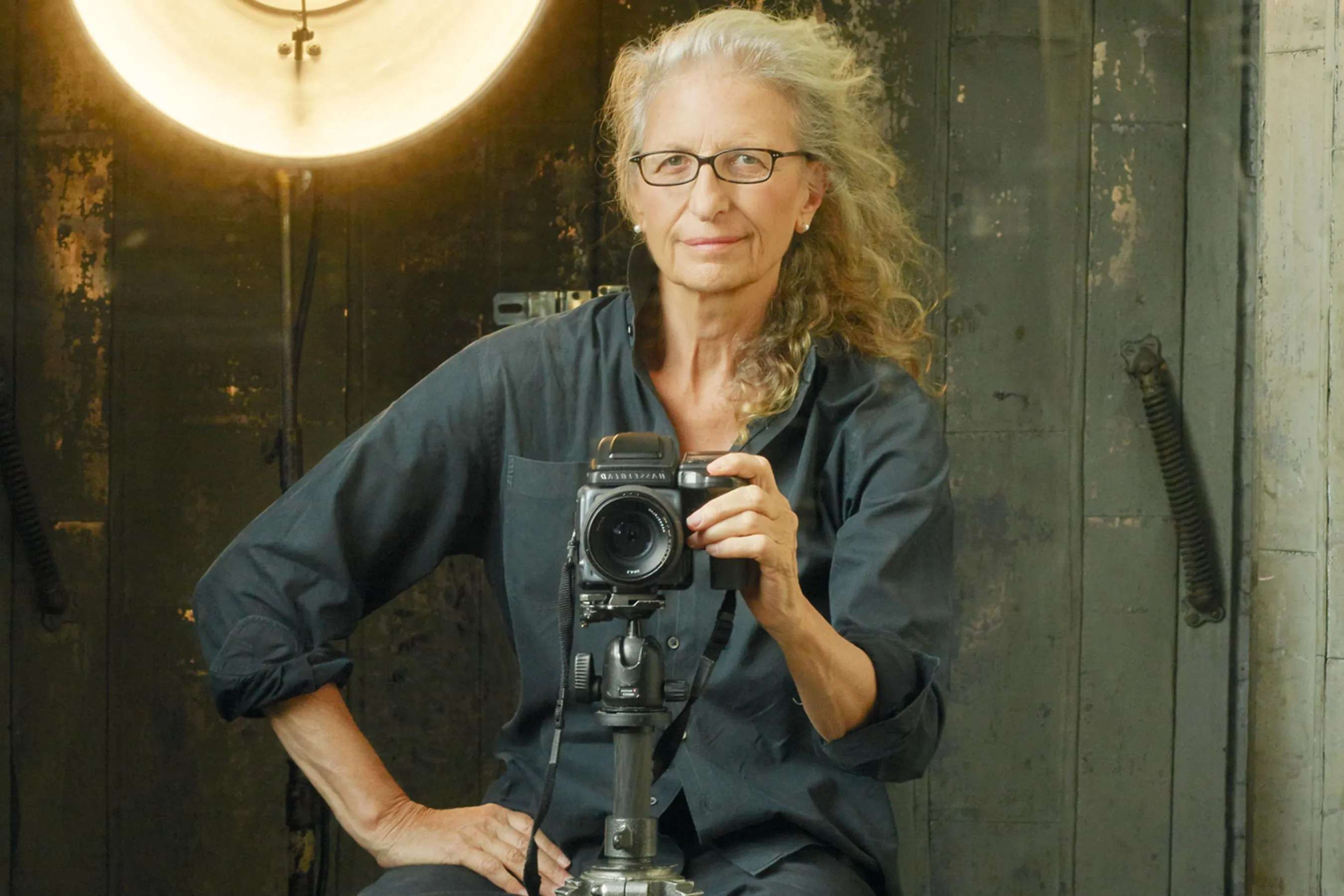 Annie Leibovitz - Giai thoại của người đàn bà làm nên những thời khắc lịch sử bằng máy ảnh