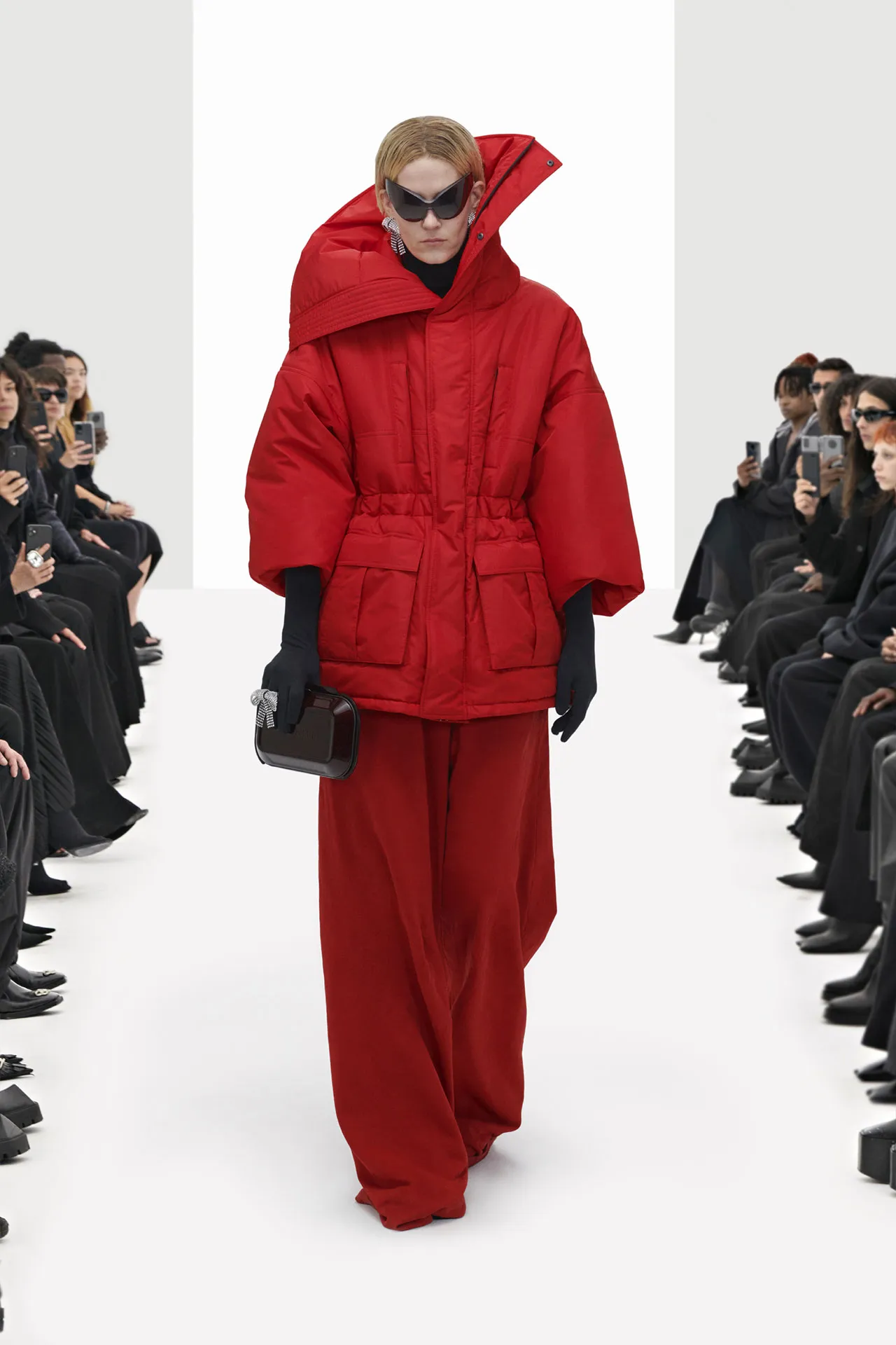 Hinh anh Không có bất kỳ bình luận hay thông báo trước, nhưng Balenciaga xác nhận đã xóa tài khoản Twitter của mình. 4