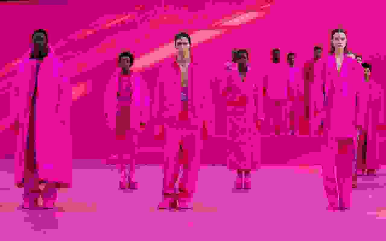 Giải mã cơn sốt “Hot Pink” trong giới thời trang của năm vừa qua
