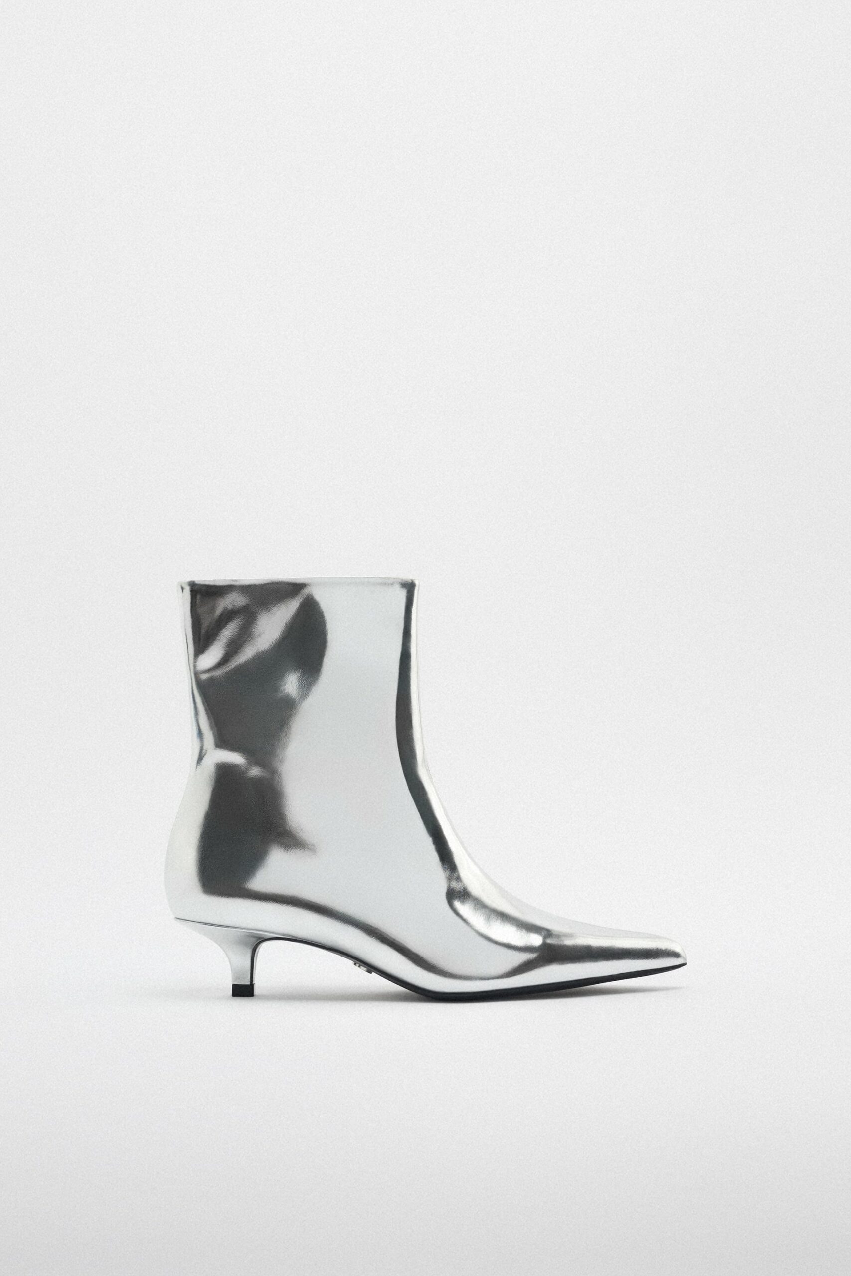 Hinh anh Metallic Footprints 3