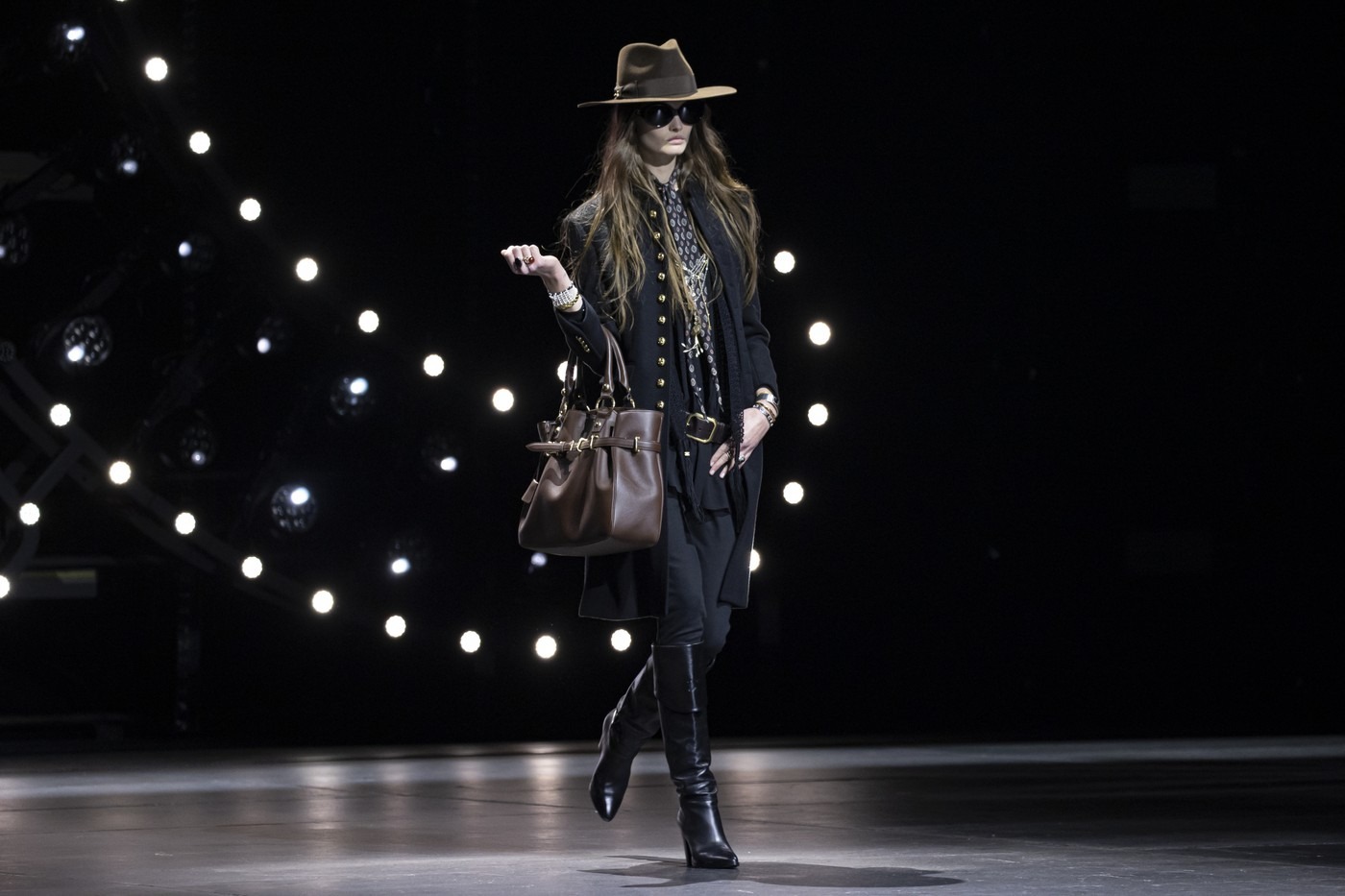 CELINE Women Winter 2023 - “The Age of Indieness”: Indie Sleaze chính thức trở lại!