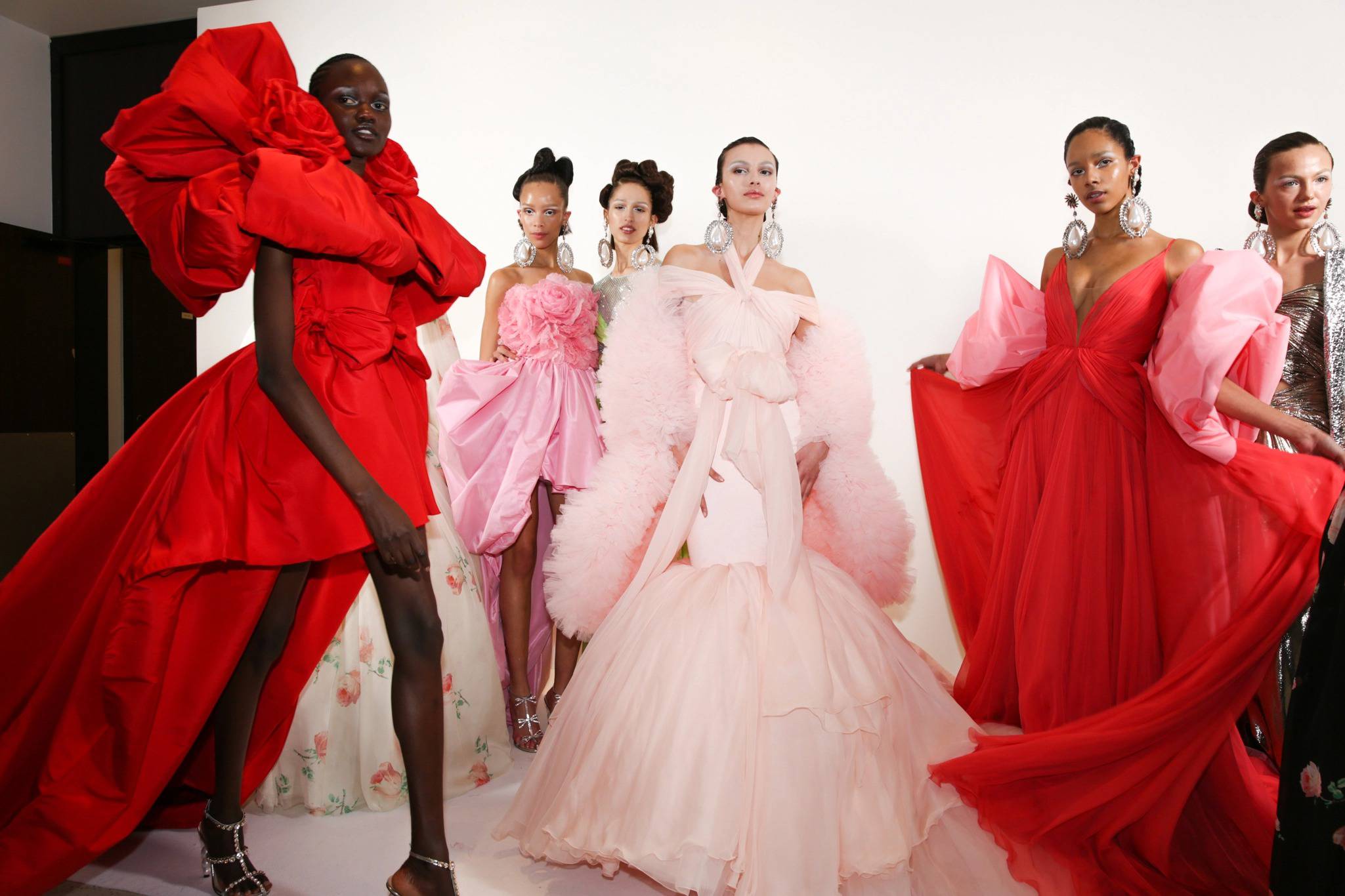 Haute Couture Spring 2023 đã để lại những gì mới mẻ trong vòng quay xu hướng?