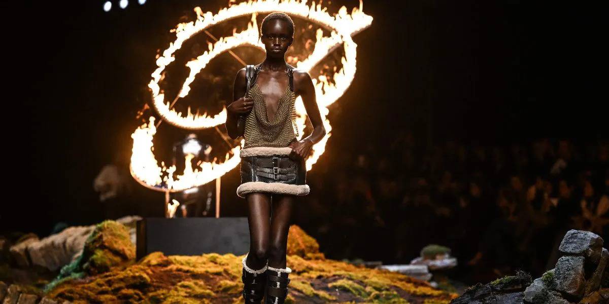 Blumarine Fall 2023 và nữ anh hùng Jeanne d'Arc bất khuất
