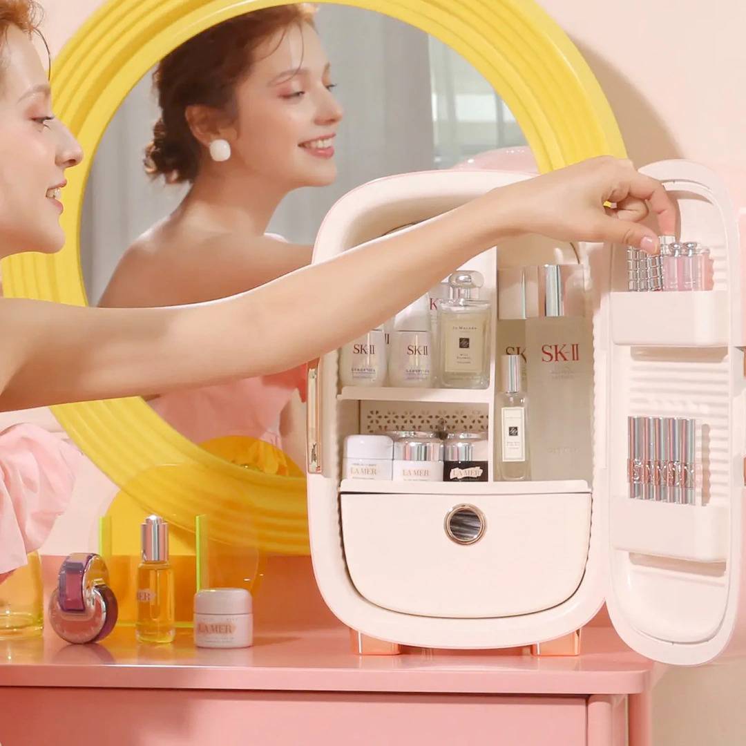 Tủ lạnh mini để bảo quản riêng mỹ phẩm, chúng ta liệu có cần?