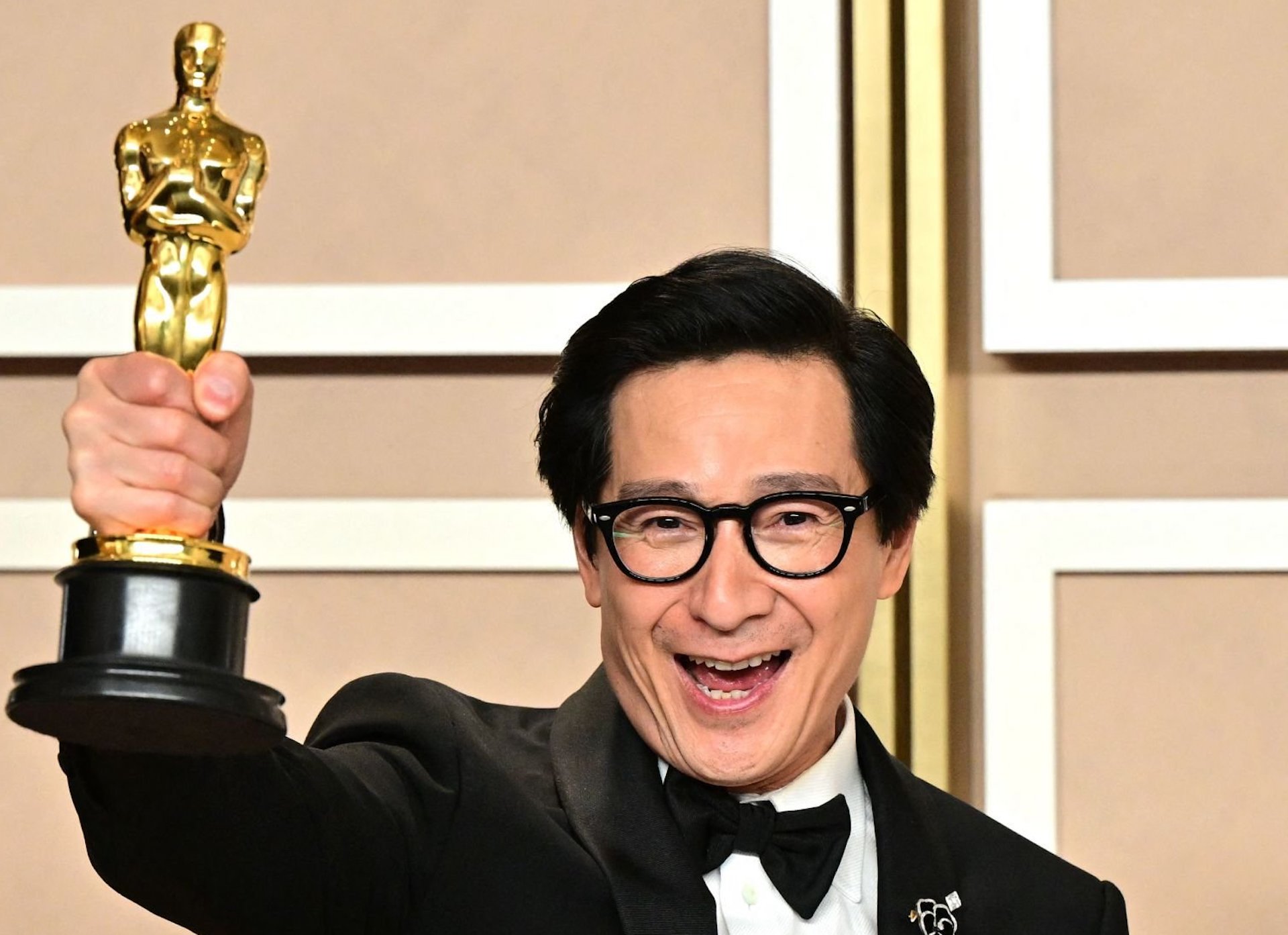 Những thăng trầm tại Hollywood của Quan Kế Huy trước khi chạm tay vào tượng vàng Oscar