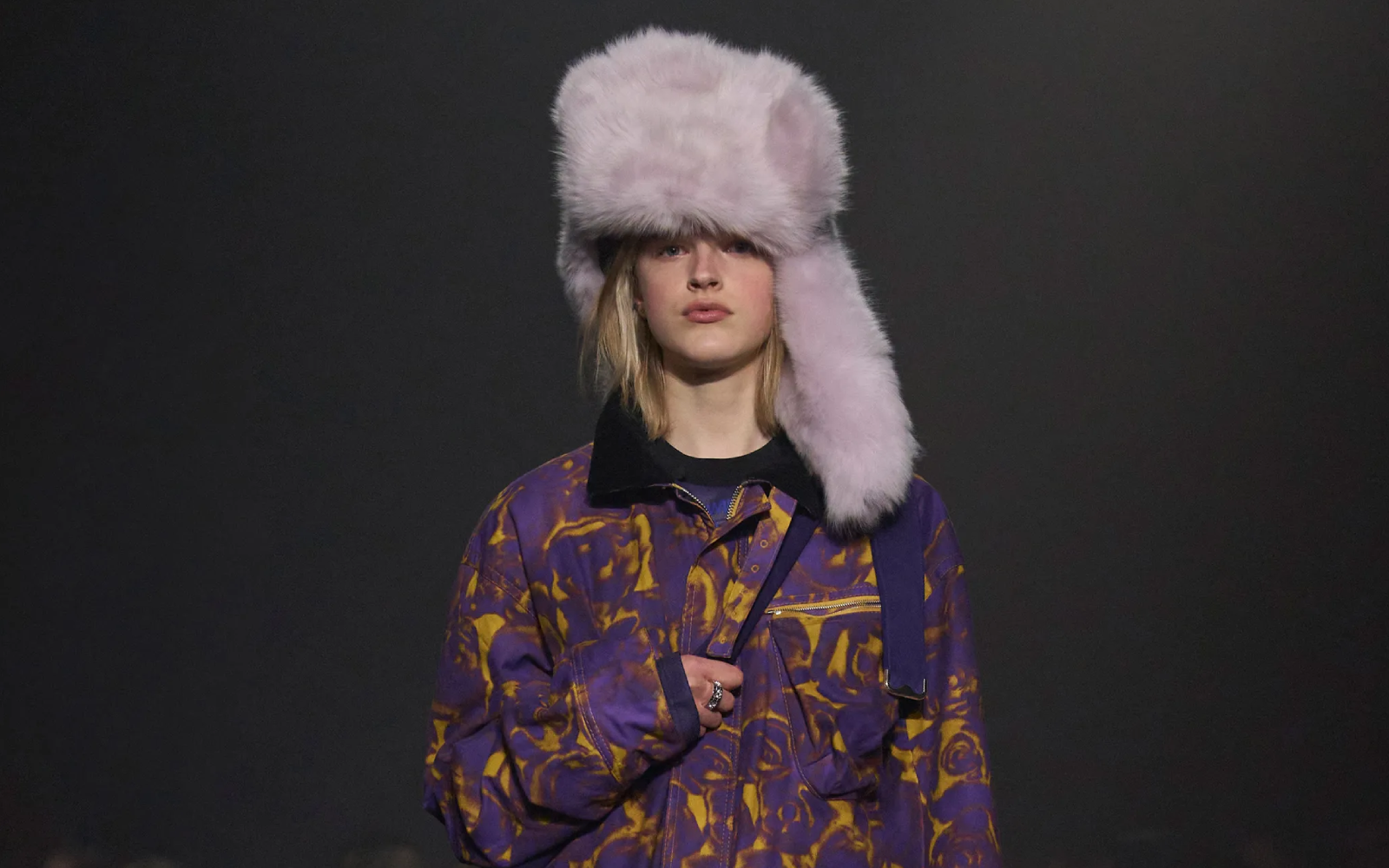 Chiếc mũ Bearskin - Xu hướng của mùa Thu/Đông 2023