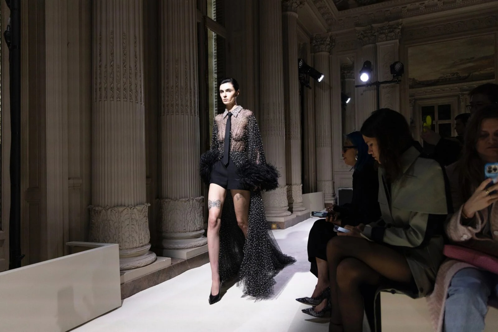 Valentino Fall 2023 - “Black Tie” nhưng theo cách của Pierpaolo Picciolii 