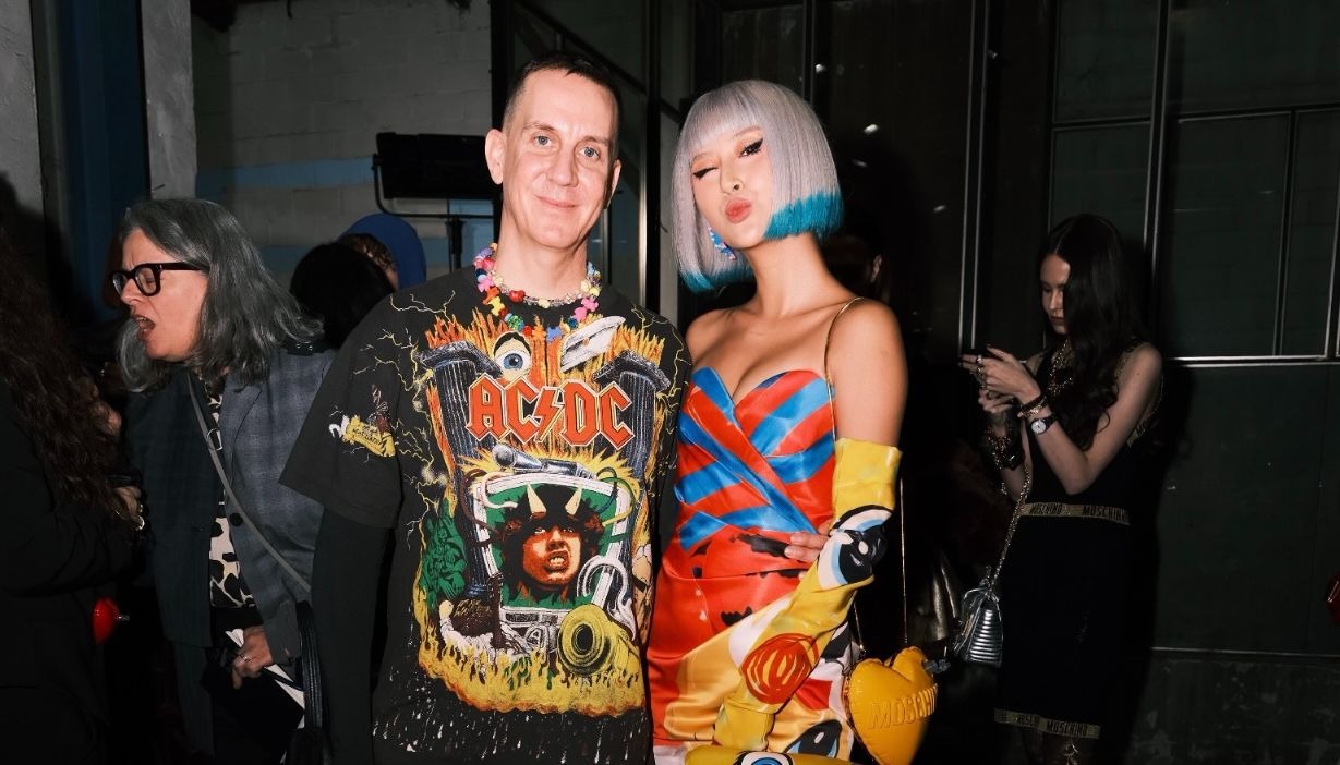 Triều đại sáng tạo rực rỡ 10 năm của Jeremy Scott tại Moschino chính thức khép lại!