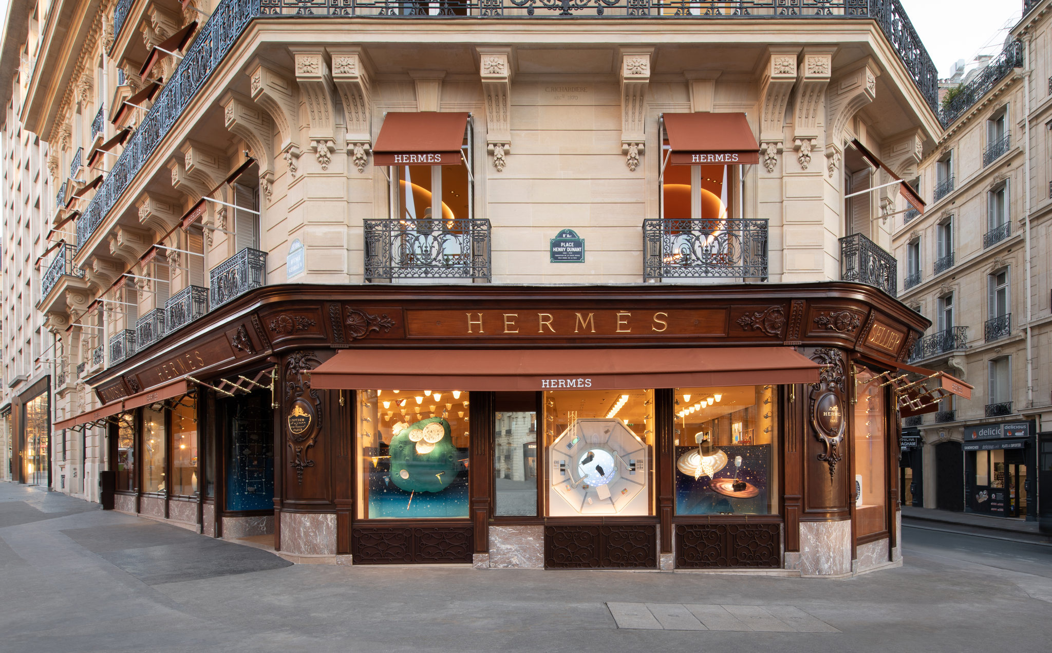 Hermès đạt giá trị thị trường 200 tỷ euro