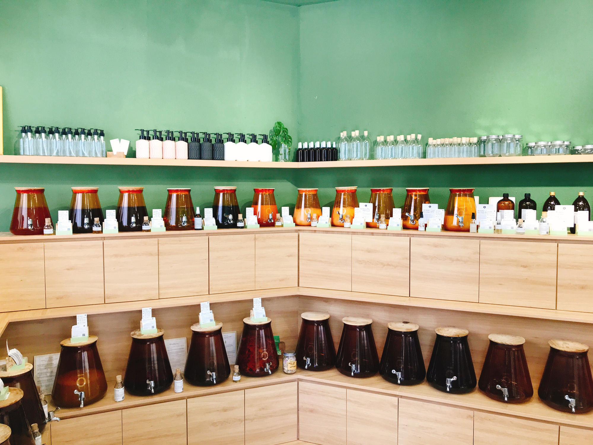 Đến cửa hàng refill, tận hưởng những món hàng độc lạ & lan tỏa lối sống xanh