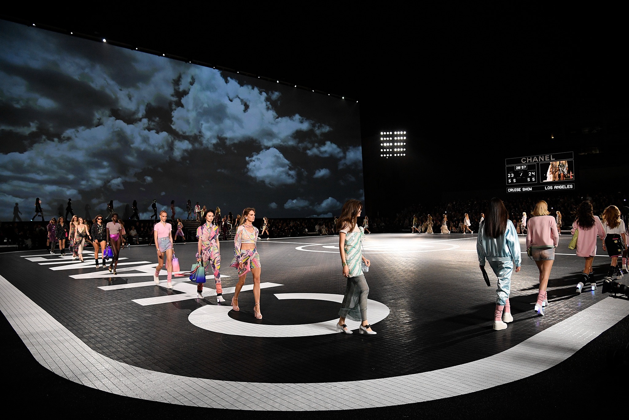 Chanel Cruise 2024 - Điện ảnh, Hollywood và “một chuyến đi, một ảo mộng vui vẻ và hạnh phúc”