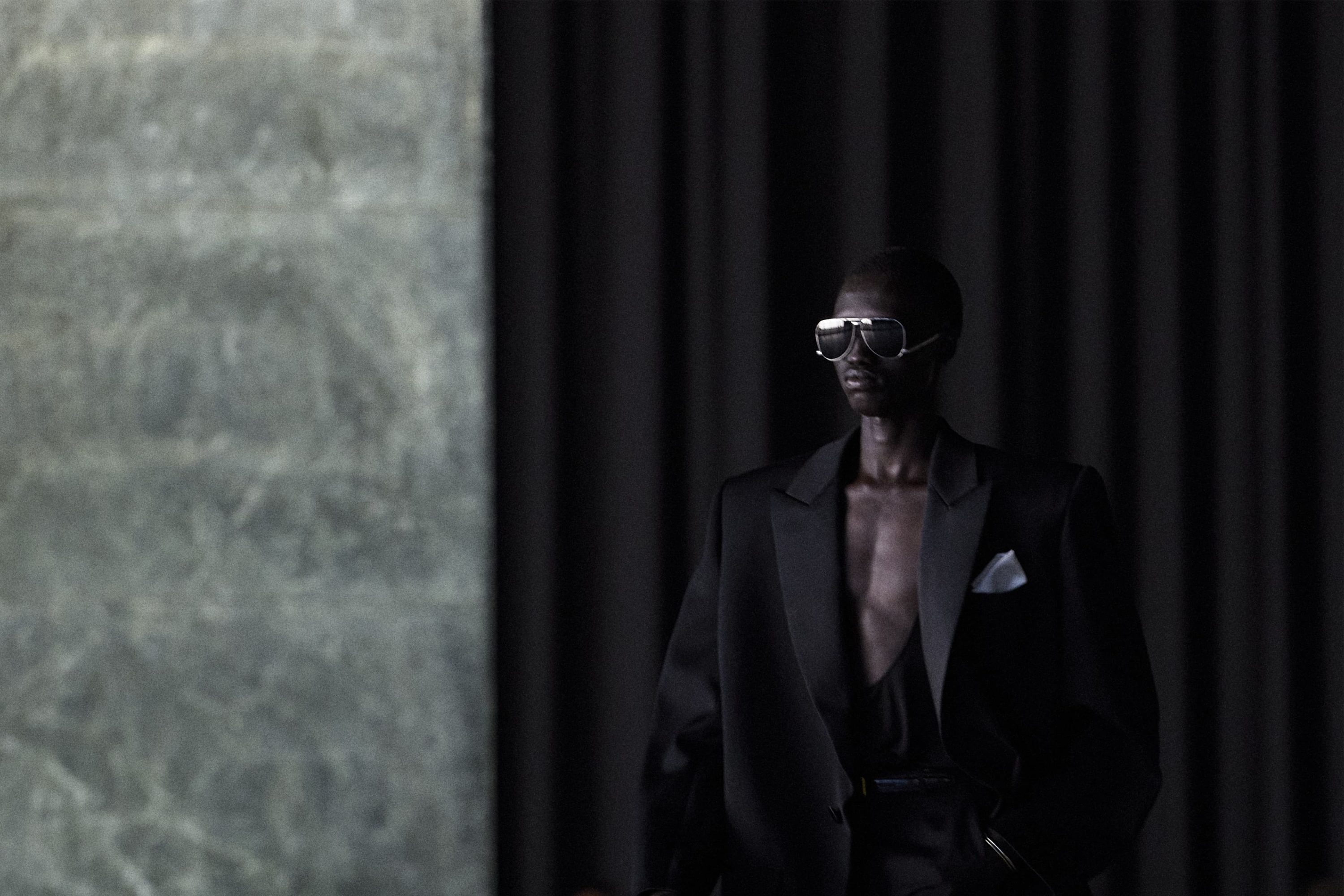 Saint Laurent Spring 2024 Menswear - Với Anthony Vaccarello, chẳng có gì có thể “hàn gắn” được ranh giới giữa thời trang nam và nữ giới 