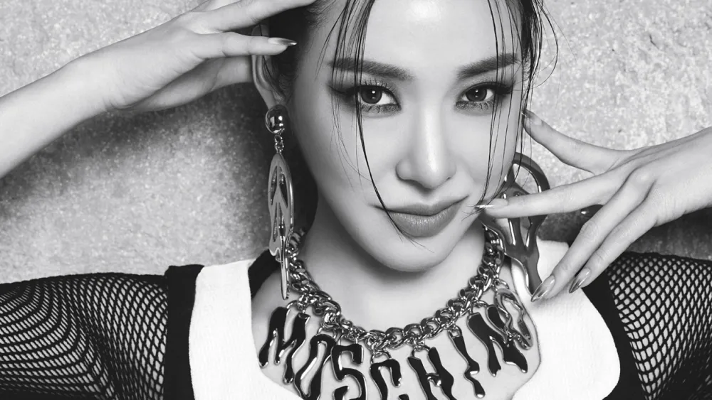 Đại sứ thương hiệu mới của Moschino gọi tên Tiffany Young