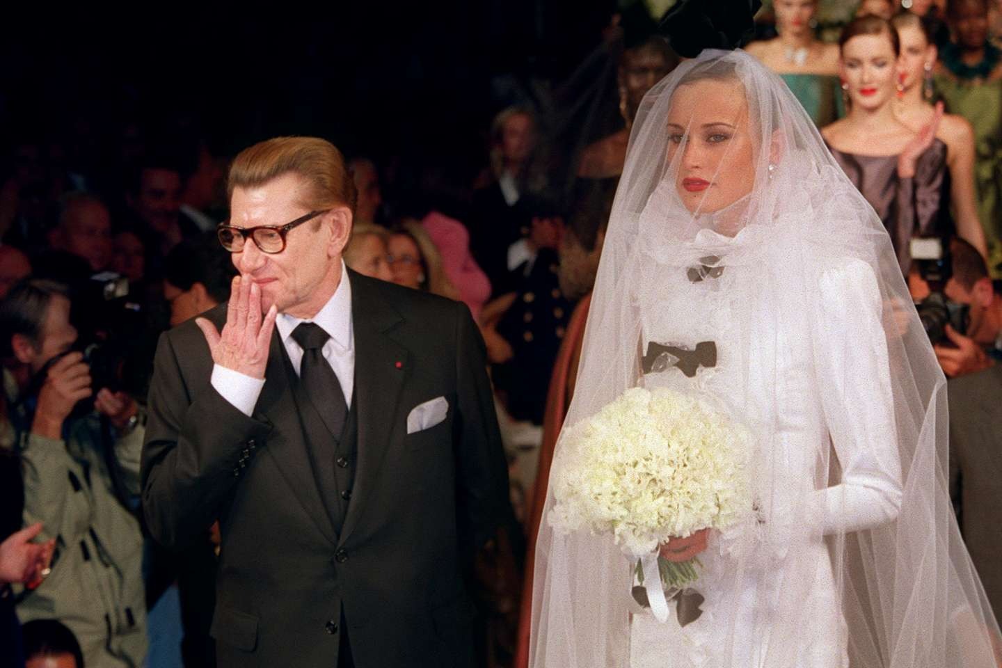 “Địa đàng” váy cưới của Yves Saint Laurent, bạn đã ghé qua?