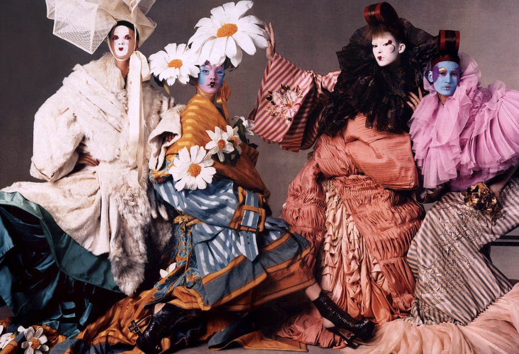 Du hành về “địa hạt” Haute Couture trong quá khứ cùng những khoảnh khắc làm nên lịch sử thời trang