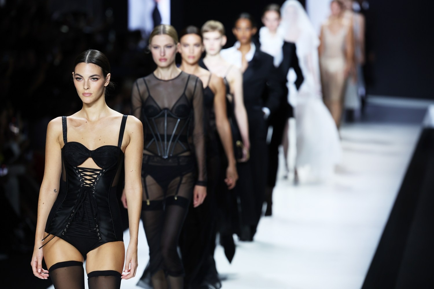 Dolce&Gabbana Spring 2024 - “Woman”: Phụ nữ chính là di sản muôn đời của Domenico Dolce và Stefano Gabbana