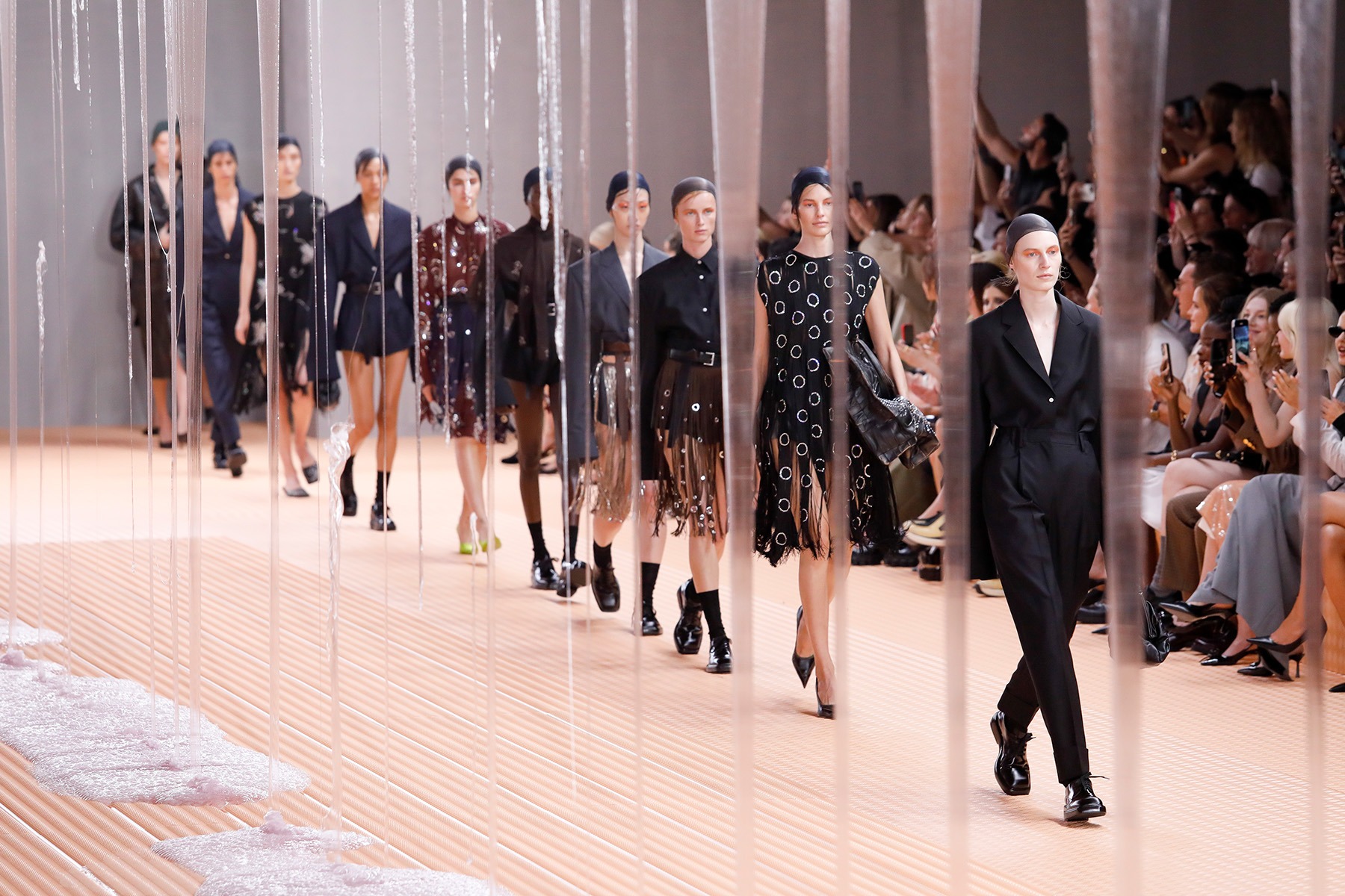 Prada Spring 2024 - Cuộc đàm thoại về quần áo giữa Miuccia Prada và Raf Simons