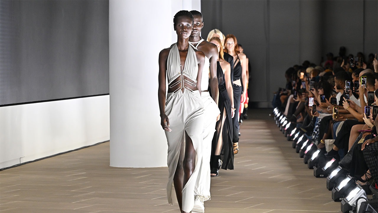Dion Lee Spring 2024 - Phòng “thí nghiệm công nghiệp” trên đất Mỹ của nhà thiết kế người Úc