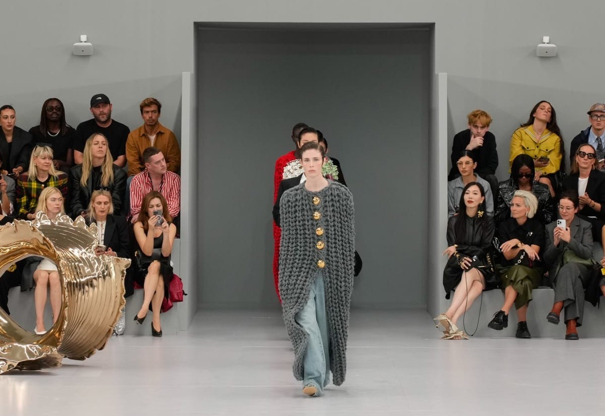 Loewe Spring 2024 - Tủ quần áo thường ngày trong thế giới thời trang phi thường của Jonathan Anderson 