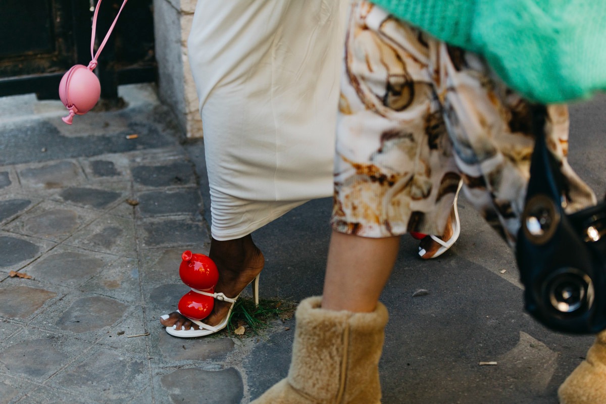 “Wrong shoes” theory - Đôi khi đi sai giày sẽ giúp bạn trở nên thời trang hơn đấy! 